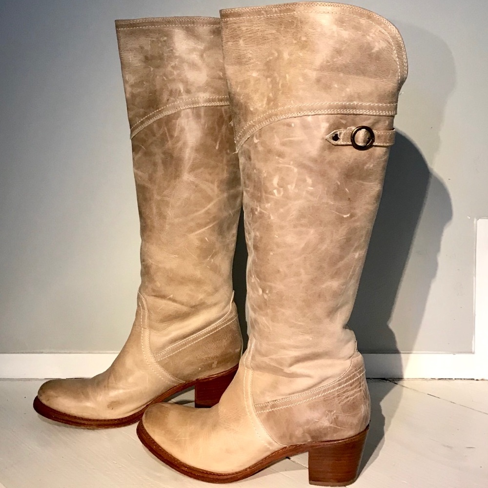 Frye women’s page tall riding boots burnished  tan